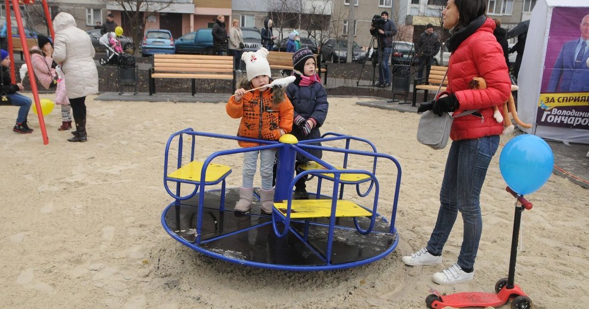 В Кременчуге 11-летний мальчик получил двойной перелом, когда катался на карусели