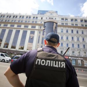 Взрывчатки у мужчины, который угрожал взорвать банк в Киеве, не обнаружили