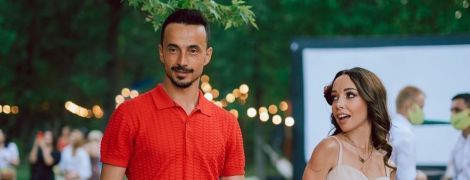 Екатерина Кухар в роскошном белом платье очаровала романтическими фото с любимым