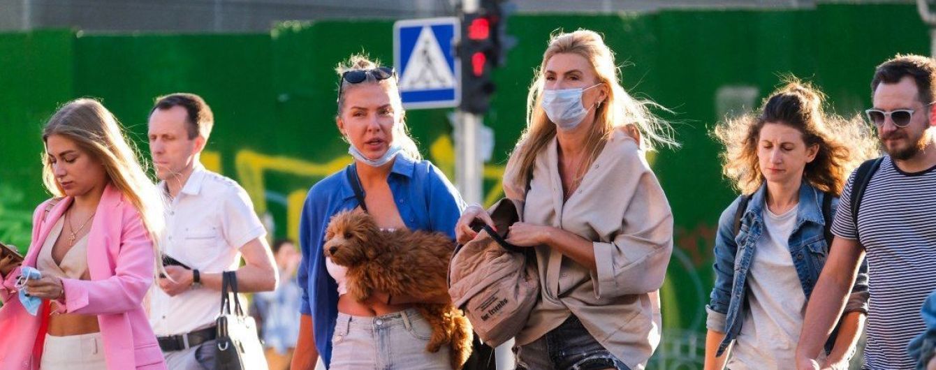 Лікар пояснив, чому коронавірус в Україні поширюється хвилями