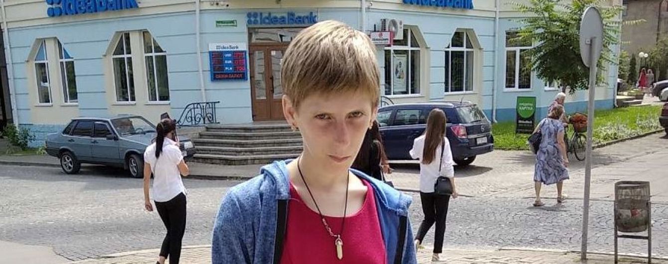Коштовної операції на хребті потребує Христинка