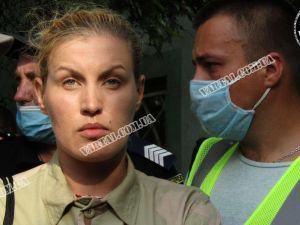 Во Львове активистка облила себя бензином и пыталась поджечь