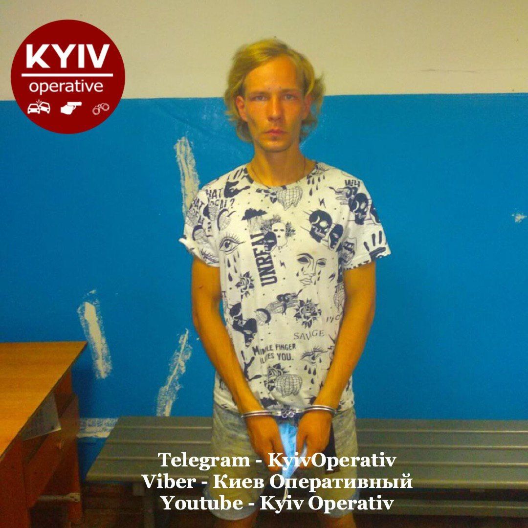 Ґвалтівник з татуюванням у вигляді двох крапок на лобі
