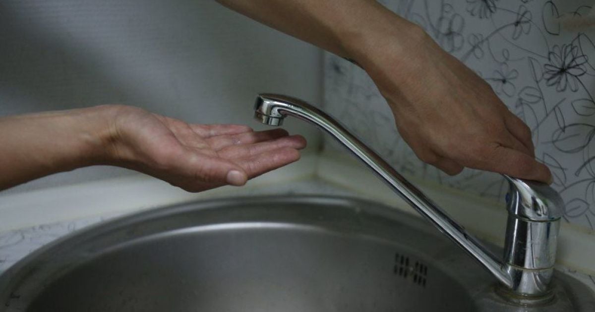 Чому вода у кранах киян має дивний запах, – пояснення Київводоканалу