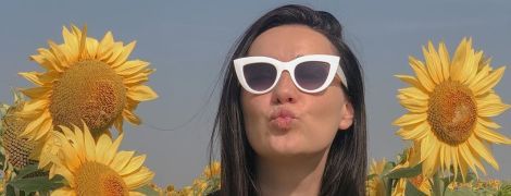 В платье с цветами и на фоне подсолнухов: Соломия Витвицкая поделилась первым фото по пути во Львов