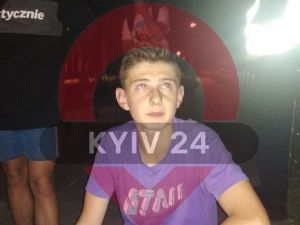 У Києві неповнолітній хлопець "стріляв" по чоловіку: у поліції повідомили подробиці