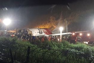 В Индии число погибших в результате жестокой посадки эвакуационного самолета возросло до 20