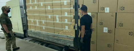 Рекордную контрабанду сигарет на 7 млн гривен выявили пограничники вблизи Беларуси
