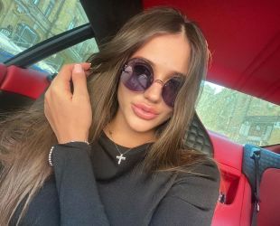 В прозрачном боди и на шпильках: победительница шоу "Холостяк" в откровенном образе позировала на крыше