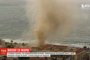 Несамовитий вихор вийшов із моря і накрив сицилійське узбережжя
