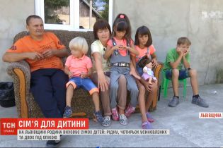У Львівській області родина прийняла до себе шістьох хворих дітей