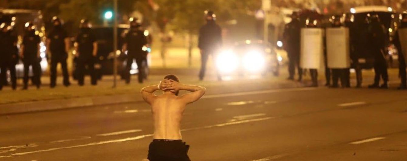 У центрі Мінська висадили військових, туди направили і вертольоти