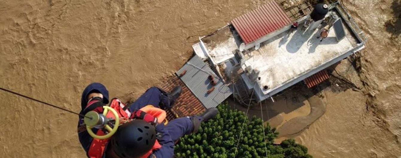 Через сильні зливи грецький острів пішов під воду: є загиблі