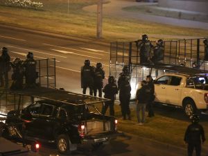 У Мінську силовики під час протестів сильно побили російського журналіста з "Медузи", зв'язок з ним відсутній