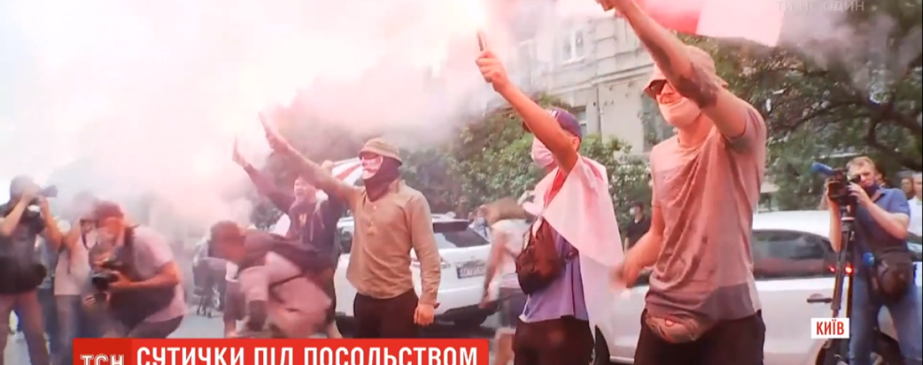Полиция отпустила пятерых задержанных участников столкновений под посольством Беларуси в Киеве