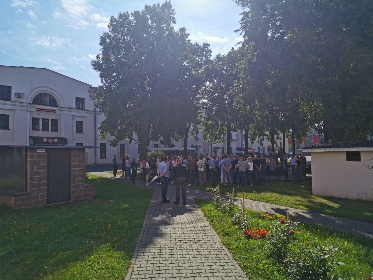 Протесты в Билоруси. Минський электротехнический завод им. Козлова бастует