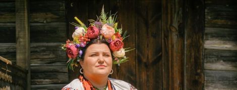 Реперка alyona alyona в українському вбранні та віночку підтримала білорусів