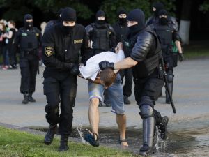 За два дня белорусских протестов в больницы попали более 200 человек