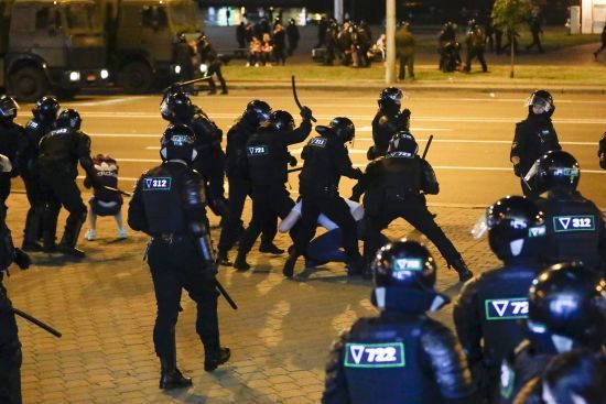 МЗС Естонії викликало посла Білорусі через протести по всій країні