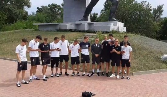 Футболістів "Зорі" змусили співати "Луганщина - песня моя" після поразки у спарингу