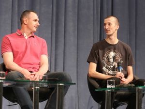 "Мы что, живем в России или Беларуси?": Сенцов раскритиковал приговор Кольченко за протест под посольством