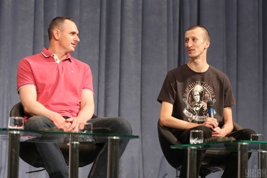 "Ми що, живемо у Росії чи Білорусі?": Сенцов розкритикував вирок Кольченку за протест під посольством