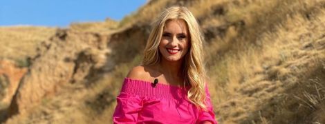 Ірина Федишин у коротких шортиках похизувалася своїм уловом на риболовлі