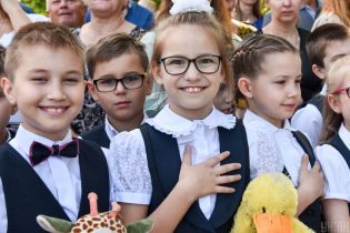 Исполнение гимна перед уроками в столичных школах: суд определит, законно ли решение Киевсовета