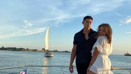Американец разыграл девушку, когда делал предложение: кольцо полетело в океан