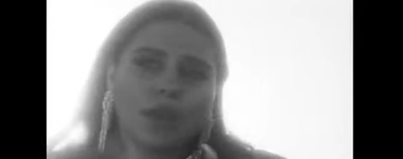 Группа KAZKA выпустила атмосферный клип на "Пісню Сміливих Дівчат", снятый в Дубае