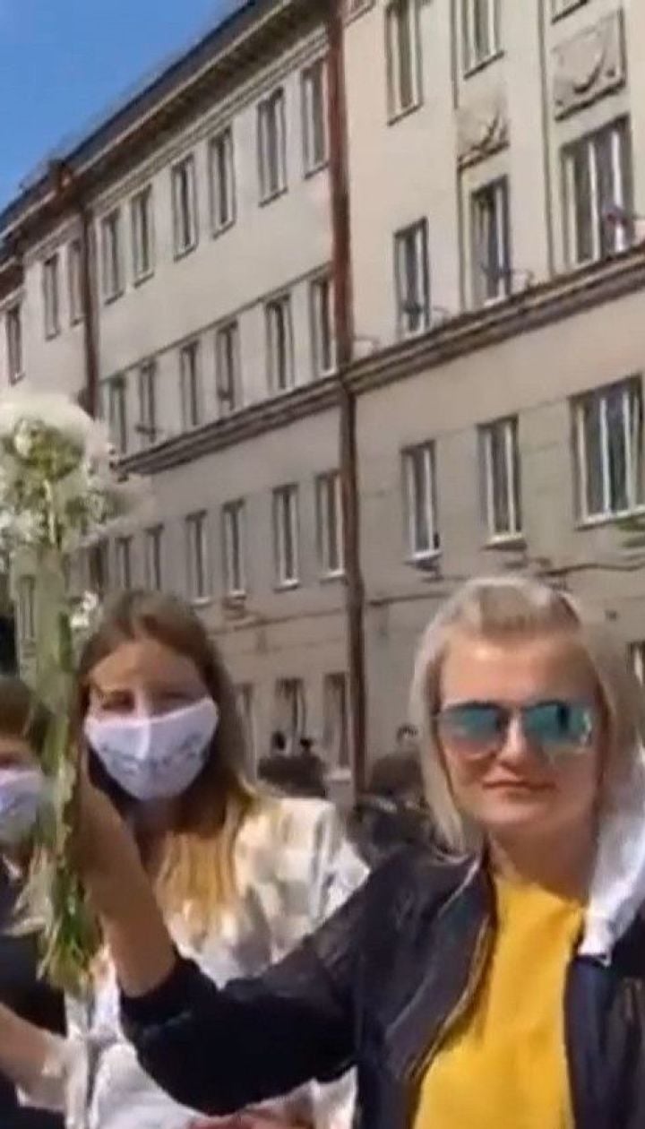 В Беларуси нарастает волна протестов: днем люди мирно митингуют, а ночью перекрывают дороги