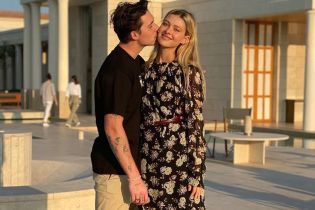 Уже женился: в Instagram Виктории Бекхэм обсуждают кольцо на пальце ее сына Бруклина