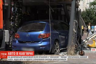 У Києві автомобіль протаранив кав'ярню