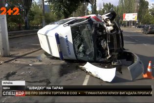 Машина "Швидкої", що належить Нацгвардії, потрапила в ДТП в Одесі