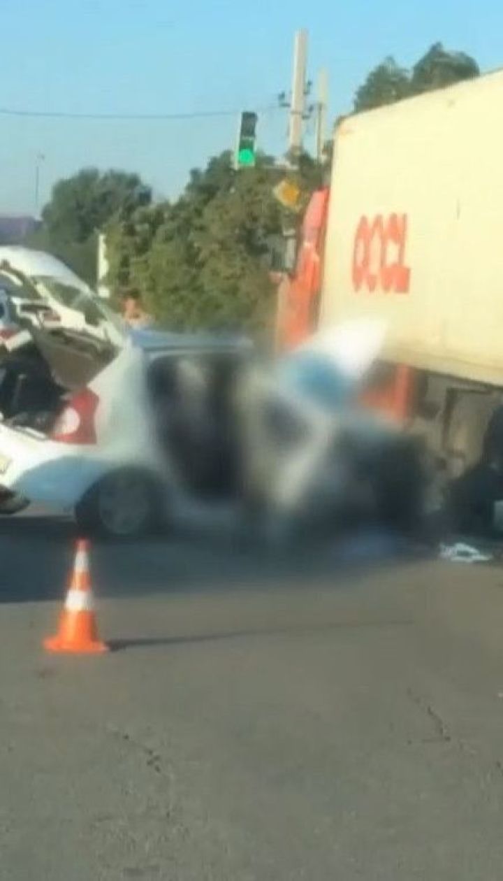 В Одесі таксист протаранив вантажівку: травмована одна людина