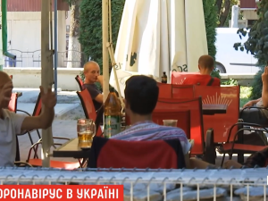 До сих пор не верят цифрам: готовы ли жители городов "красной" зоны вернуться к строгому карантину