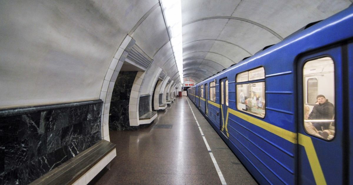 Потрапив під поїзд метро у Києві: поліція розповіла деталі загибелі зачепера