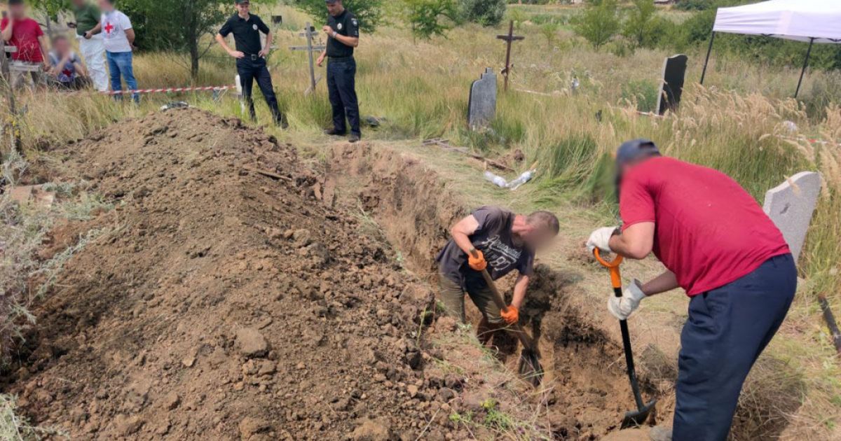 В Славянске обнаружили могилу с неопознанными телами времен оккупации города 2014