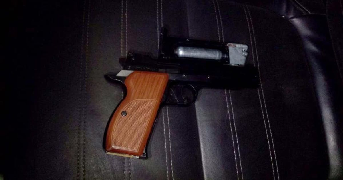 У Кам'янському п'яний чоловік відкрив стрілянину по дітях у подвір'ї багатоповерхівки