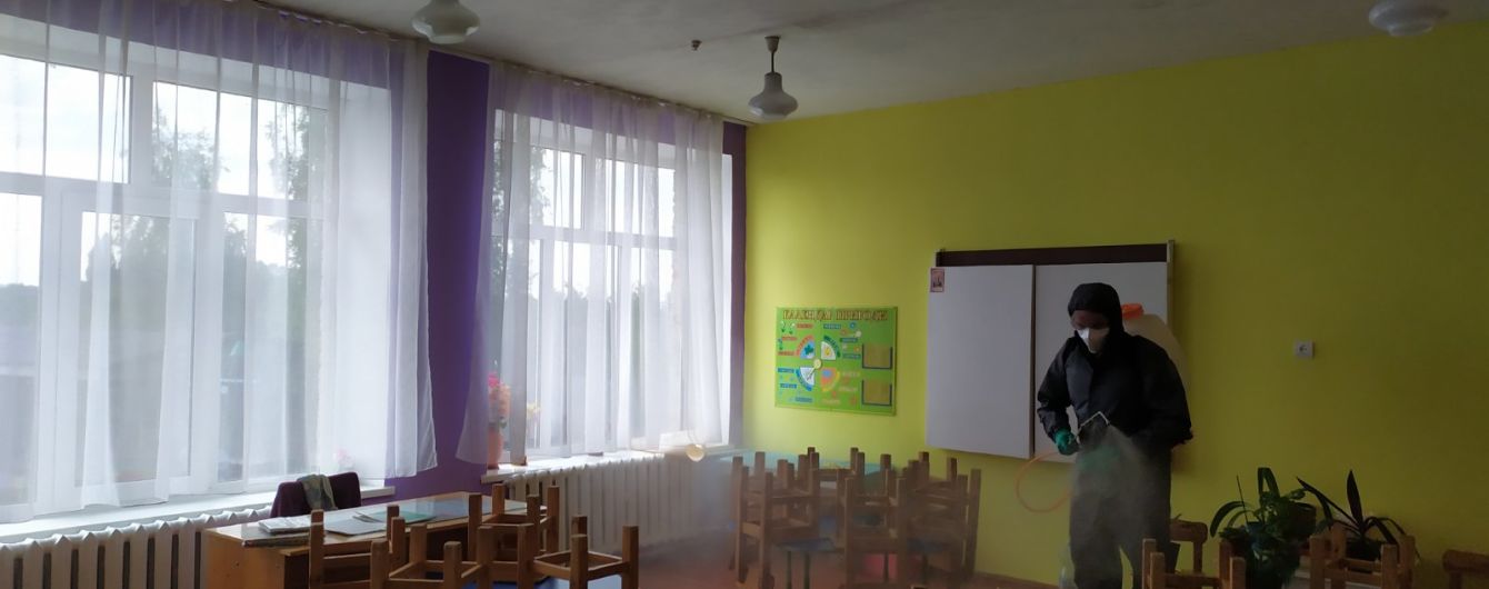У селі Тернопільської області після перших днів роботи закрили школу і дитсадок на карантин