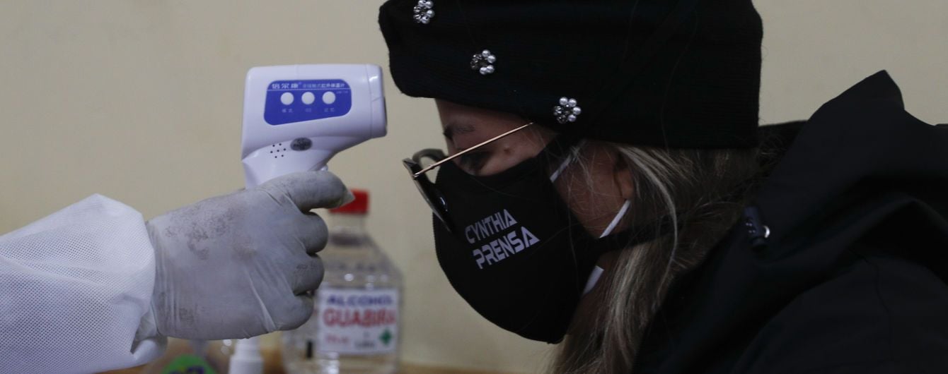 В Україні знову різко зросла кількість випадків коронавірусу: за добу інфікувалися майже 3 тисячі