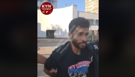 У Києві затримали іноземця, який підпалював автівки: з'явилося відео