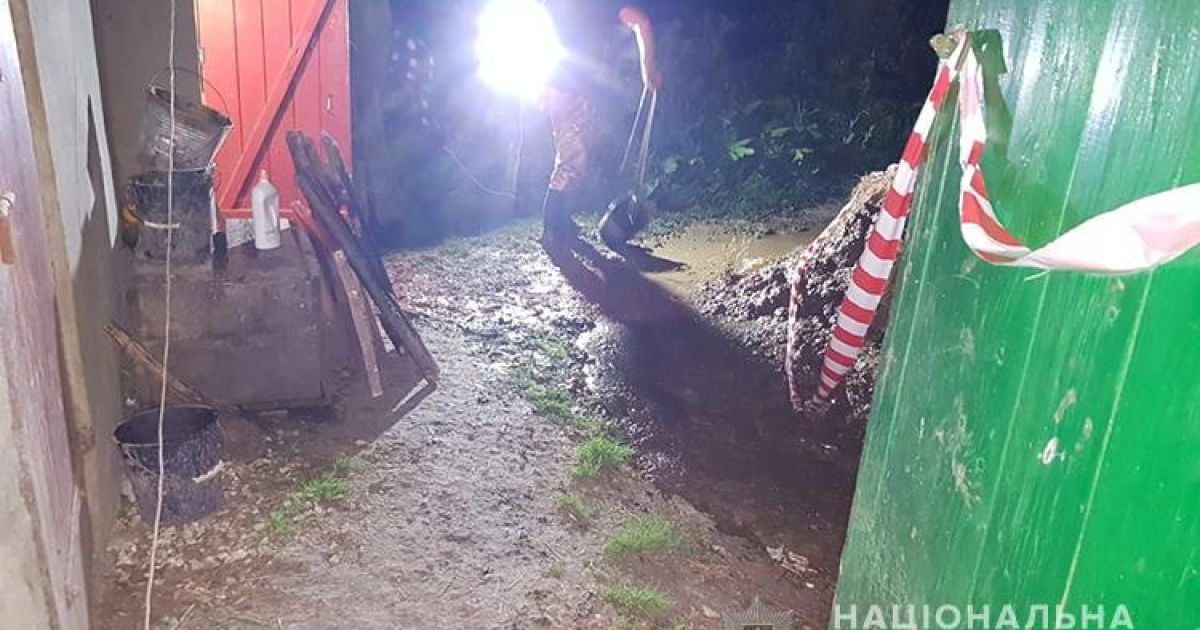 У Тернопільській області мати двох дітей викинула немовля у вуличний туалет та лягла спати
