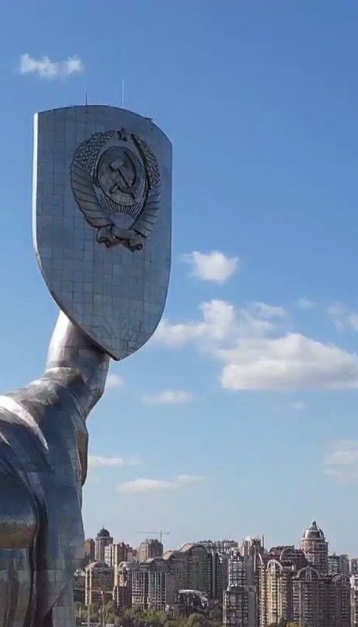 У Києві збираються декомунізувати Батьківщину-Мати та міст Патона