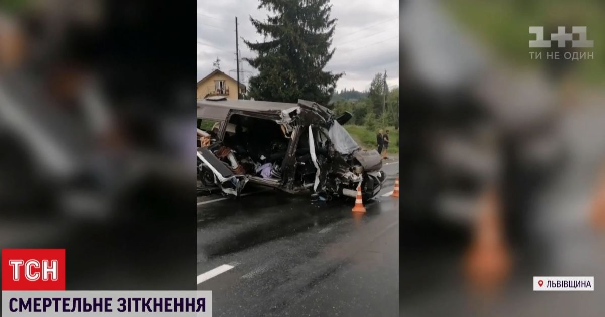 В селе Львовской области микроавтобус въехал в бензовоз: есть погибший и пострадавшие