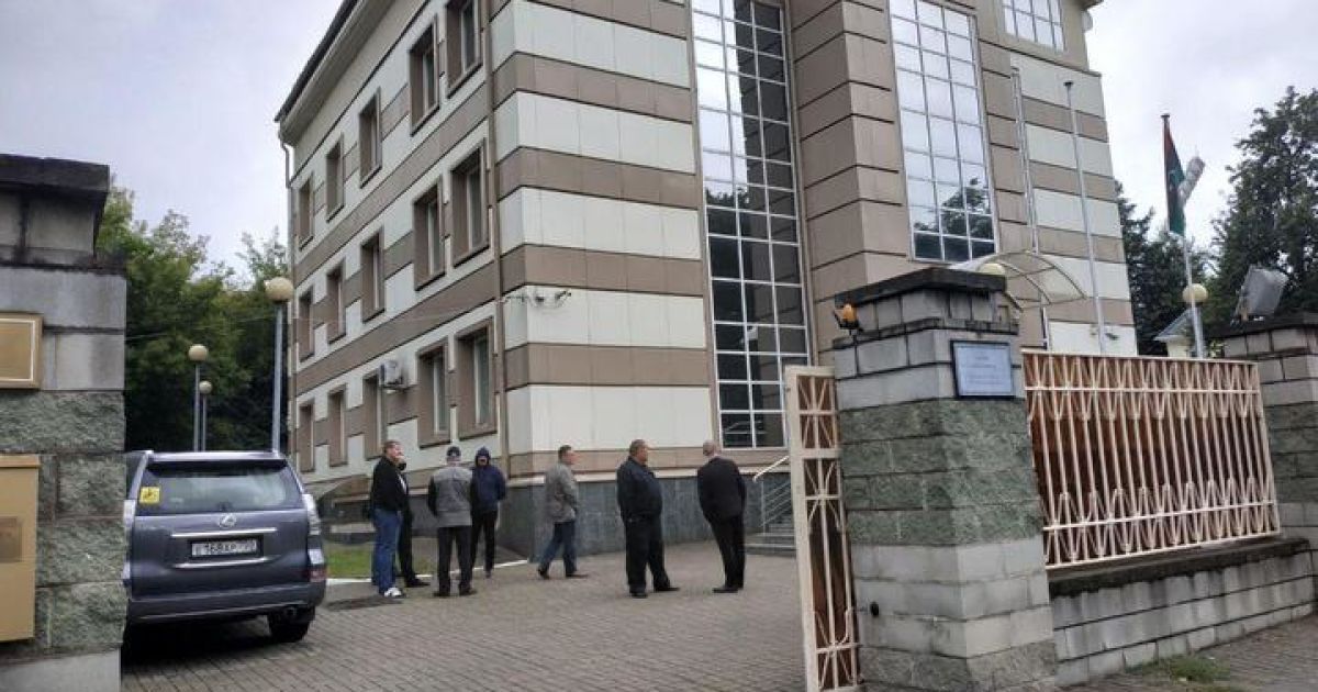 В Беларуси неизвестные с болгарками напали на посольство Ливии: дипломата отбила охрана