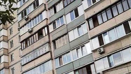 На Троещине в Киеве девушка выбросилась с девятого этажа