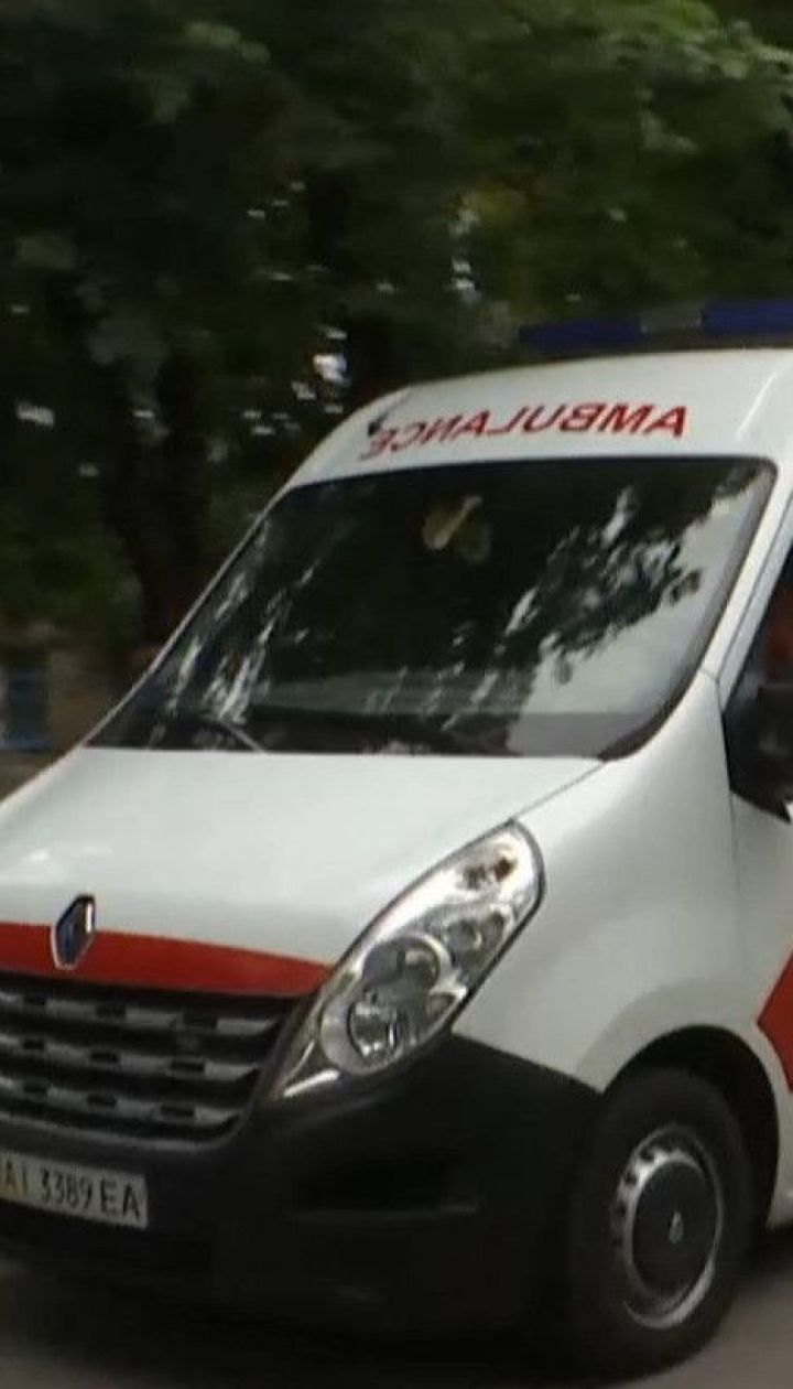 Під стінами мерії Фастова жінка лежала півтори години, але швидка так і не приїхала