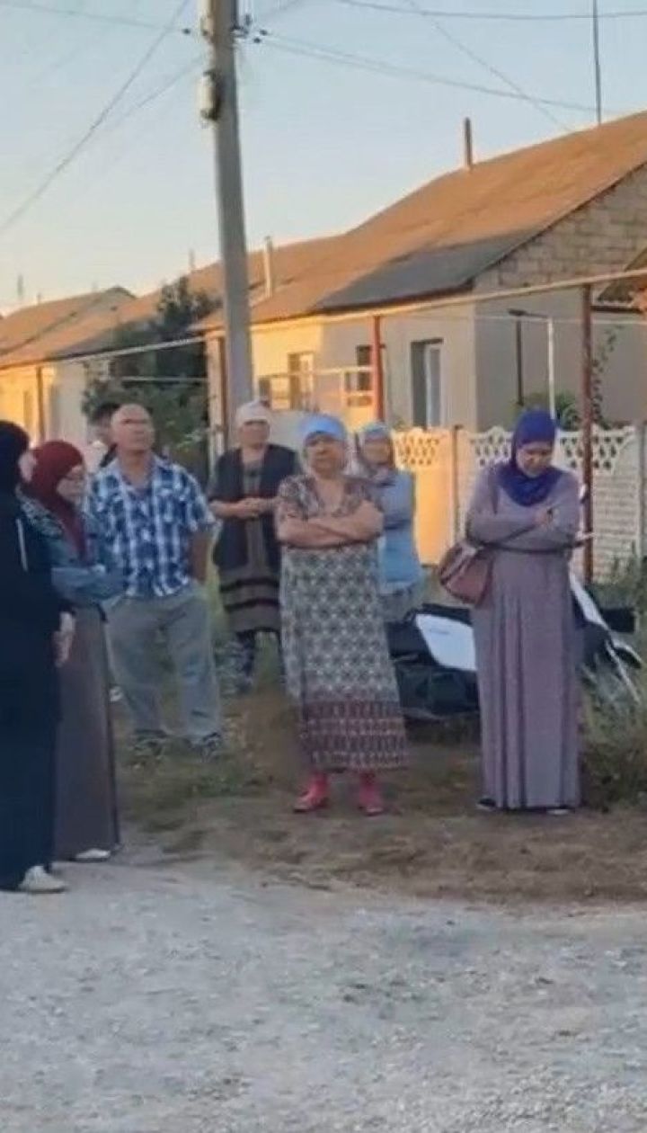 Аресты крымских татар: четырех активистов уже несколько часов держат в здании ФСБ в Симферополе