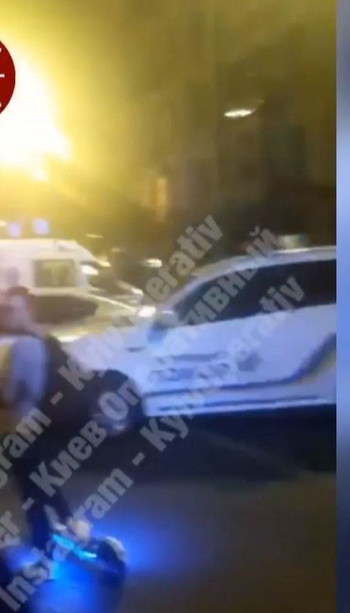 У центрі Києва авто протаранило кав'ярню